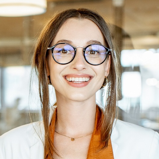 woman portrait indoors GJ96G46.jpg