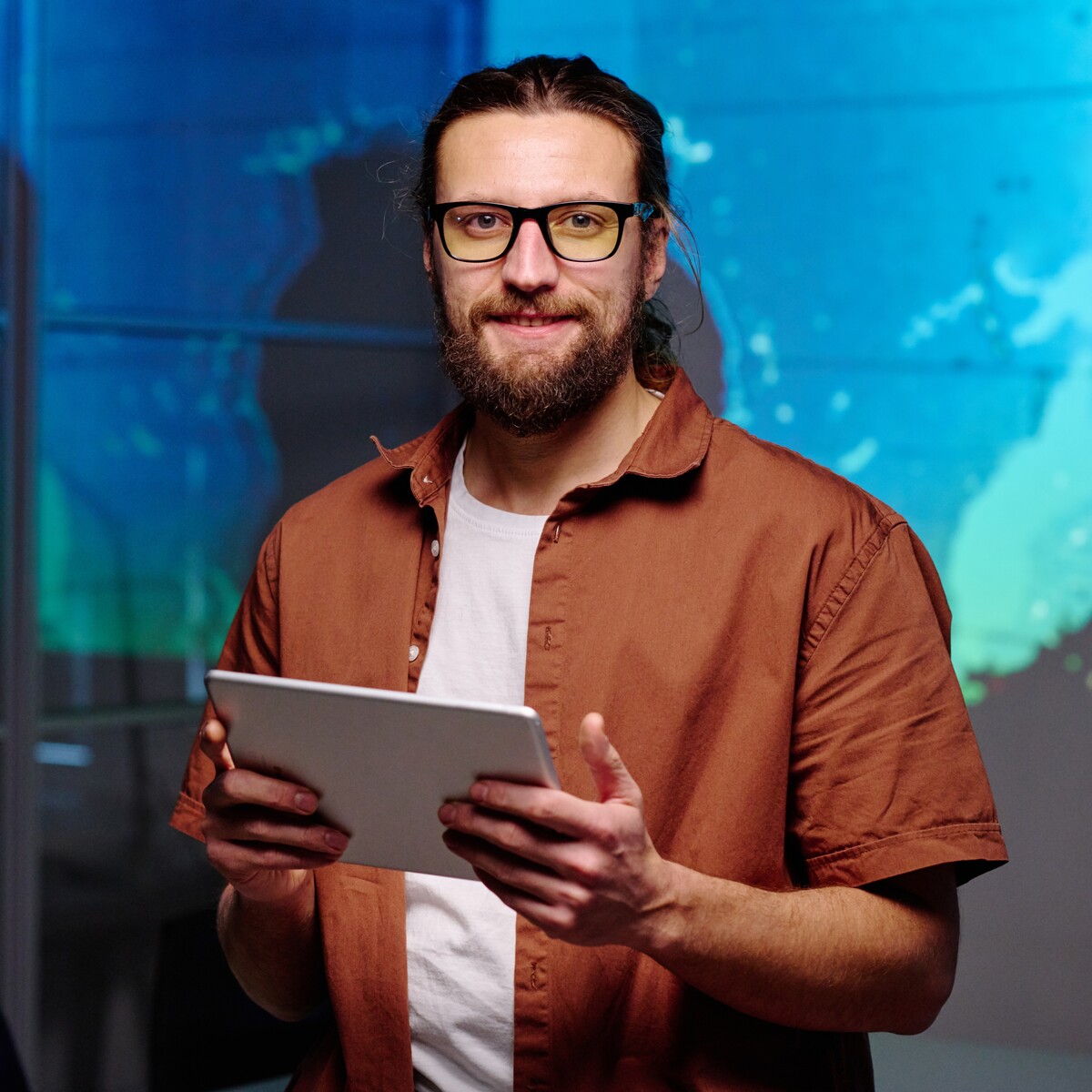 young smiling it manager with tablet looking at ca KT7UVTP.jpg